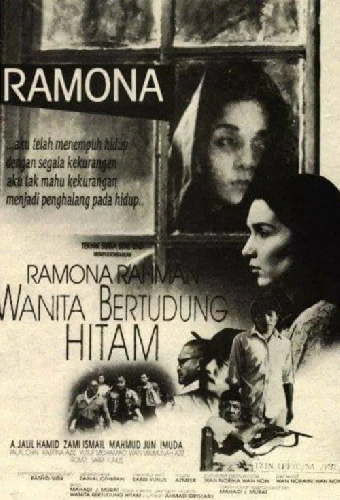 Wanita Bertudung Hitam