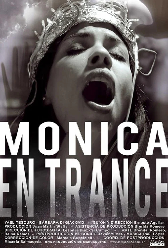 Mónica en trance