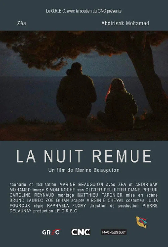 La nuit remue