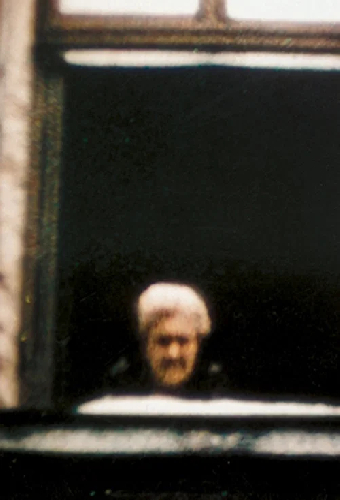 5/62: Fenstergucker, Abfall, etc.