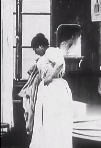 Fille de bain indiscrète