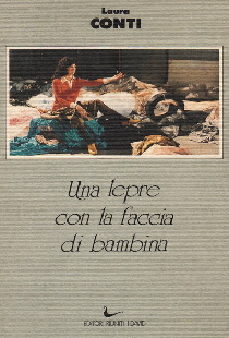 Una lepre con la faccia di bambina