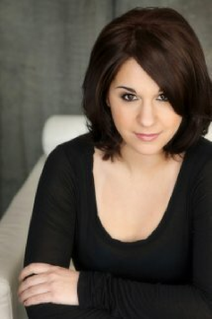 Елена Леон