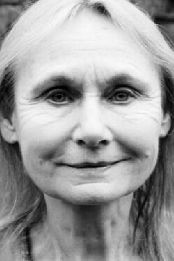 Анджела Плезенс
