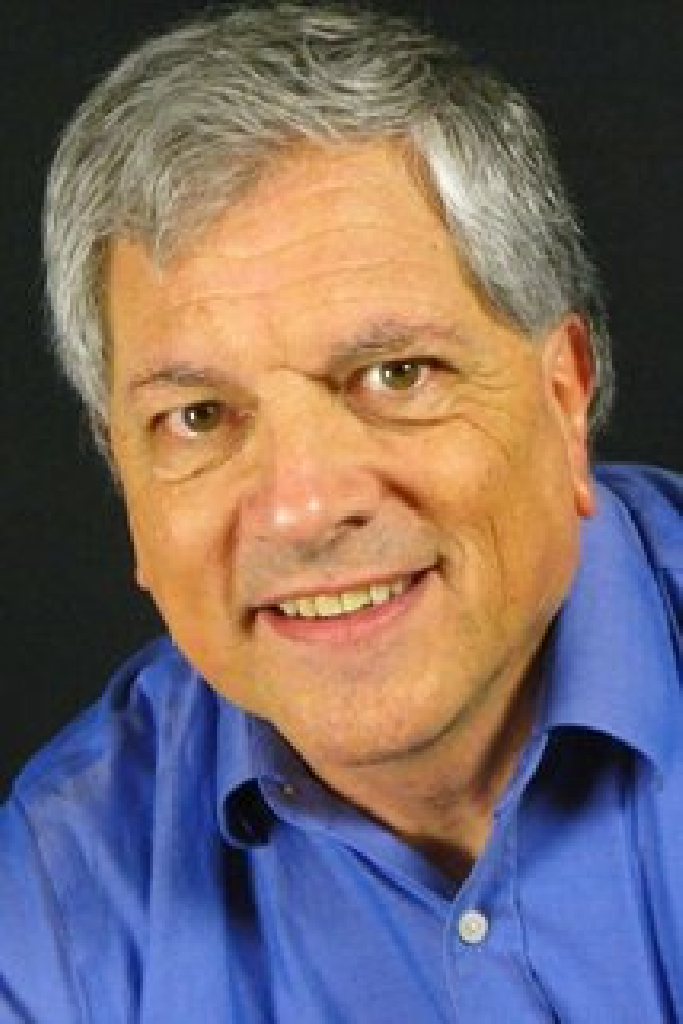 Bruce W Dyer