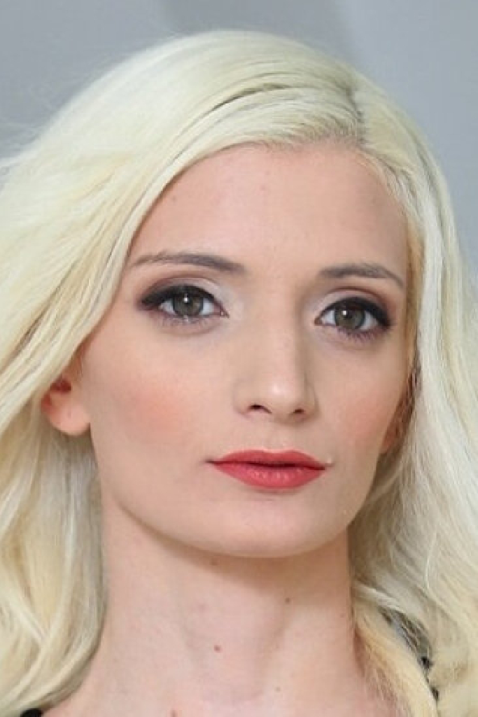 Mia Casanova