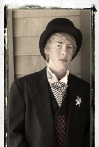 Elijah Veluzat