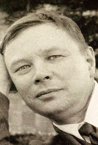 Михаил Ларионов
